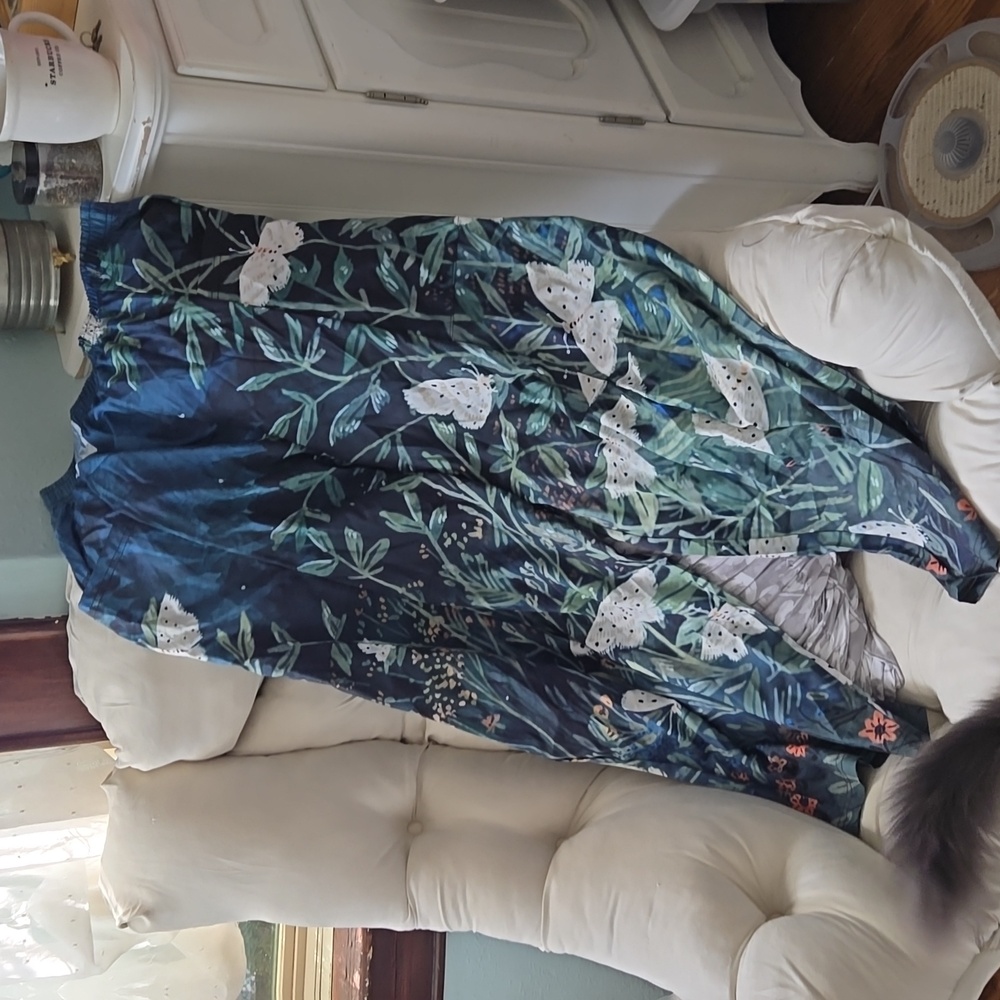 Sz M NWOT beautiful moth print wide leg pants!